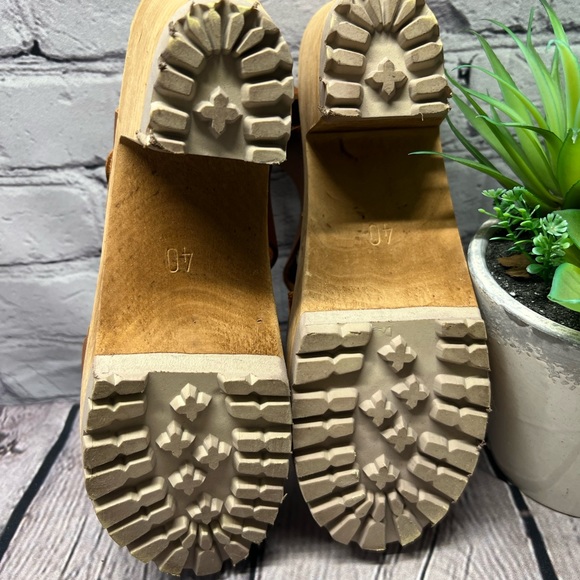 MIA Swedish Clogs - Picture 10 of 10